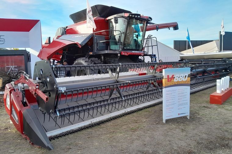 FOTO: Gran suceso tuvo el pre lanzamiento de la V880 en Agroactiva