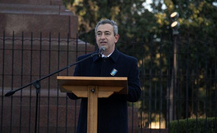 FOTO: Pablo Javkin en el acto por el Día de la Independencia.