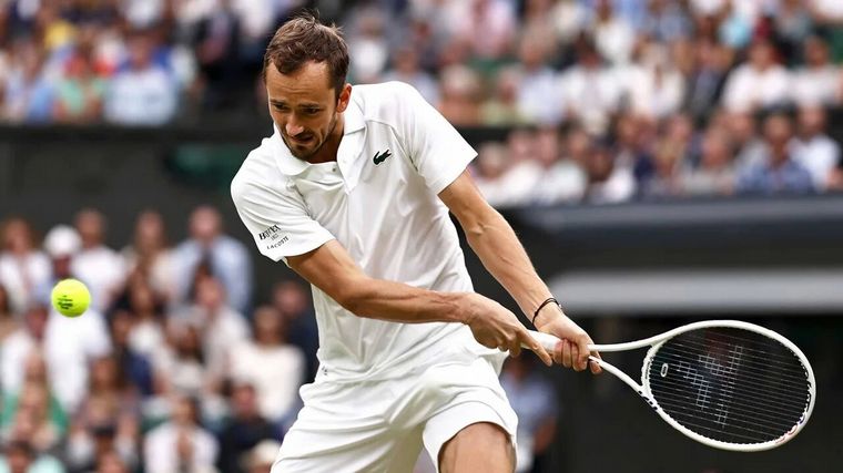 FOTO: Madvedev avanzó de ronda en Wimbledon