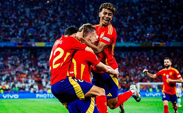 FOTO: España y Francia se miden en un partidazo de semifinales.