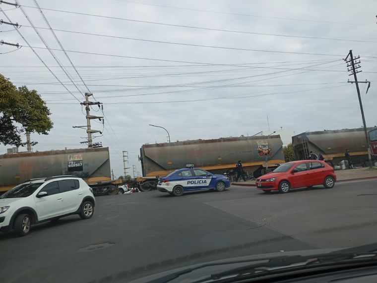 FOTO: Un tren de carga embistió un colectiva de la empresa Ersa