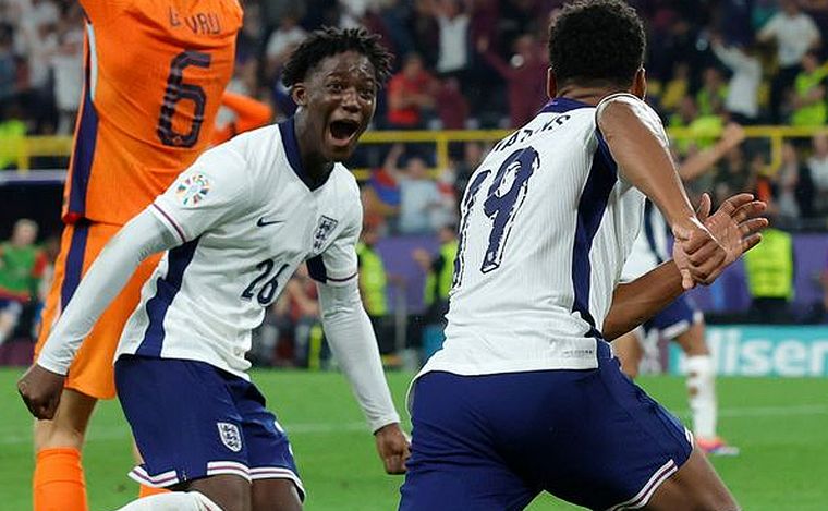 FOTO: Inglaterra le ganó en los últimos minutos a Países Bajos y es finalista