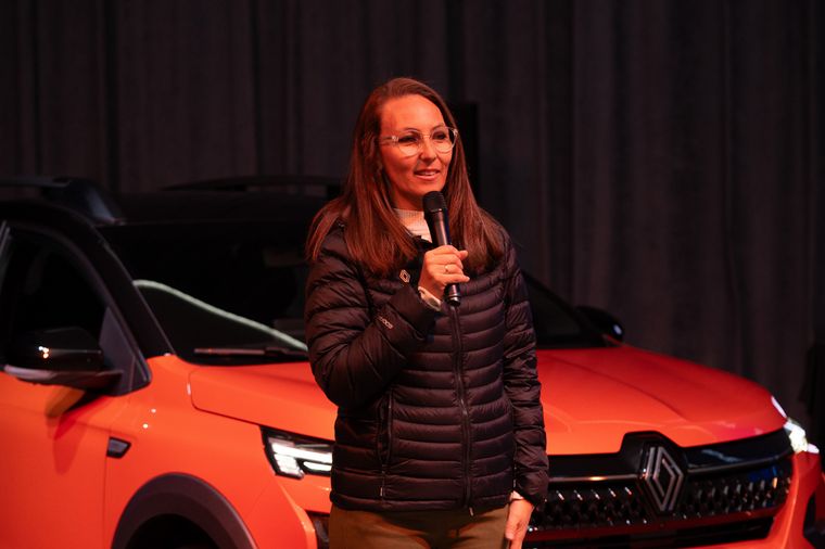 FOTO: Lucía Ploper, Directora Fundación Renault y el Kardian