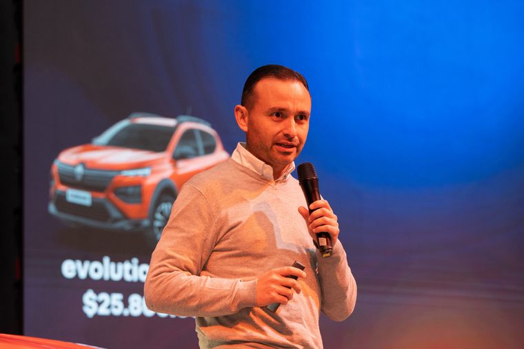 FOTO: Agustín Kovarsky, Director de MKT de Renault y el Kardian.