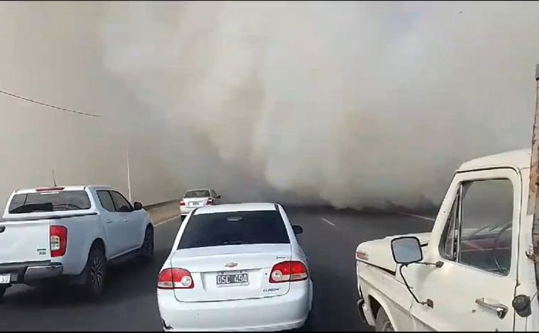 FOTO: Bomberos Zapadores trabajaban en el lugar. 