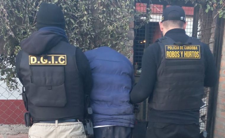 FOTO: Un detenido por el caso del joven apuñalado en barrio Los Químicos. (Policía Cba)