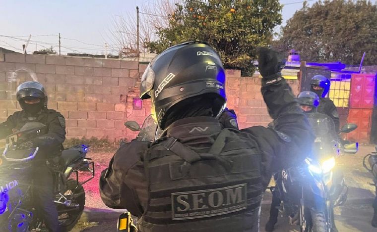 FOTO: Un detenido por el caso del joven apuñalado en barrio Los Químicos. (Policía Cba)