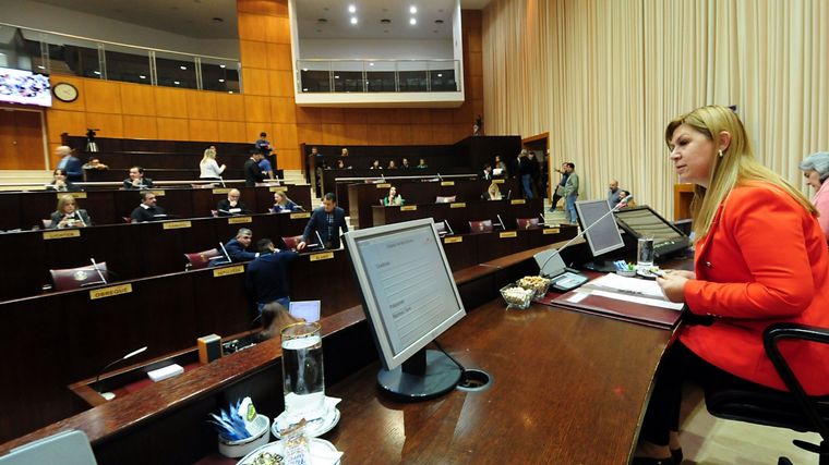 FOTO: Neuquén aplicará descuentos a los legisladores que falten a las sesiones