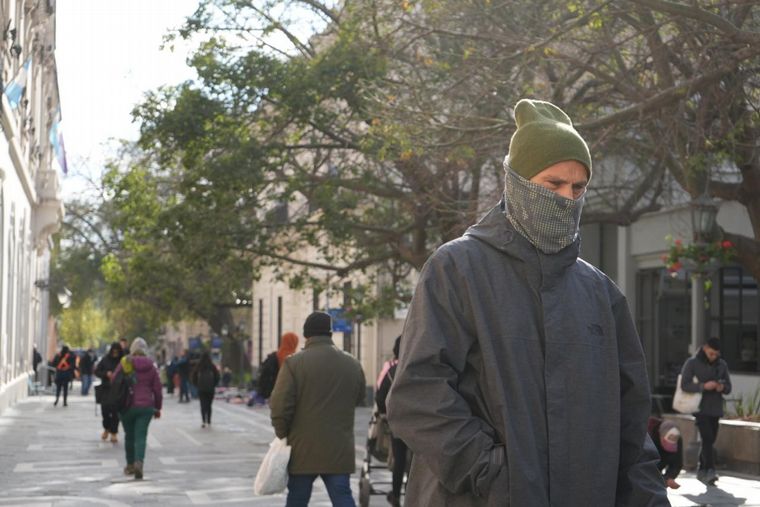 FOTO: Frío en Córdoba (Foto: Daniel Cáceres /Cadena 3)