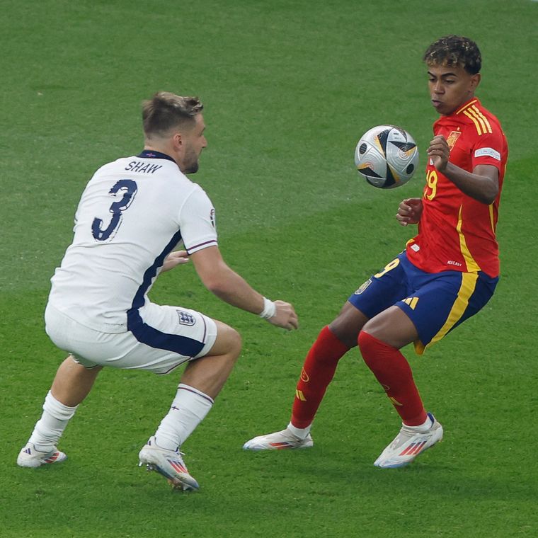 FOTO: Yamal y Shaw, en la final (Foto: @EURO2024FRA)