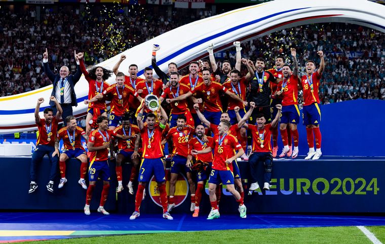 FOTO: España alzó la Eurocopa (Foto: @SEFutbol)