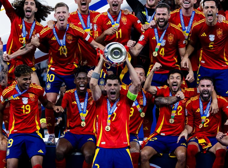 FOTO: España alzó la Eurocopa (Foto: @SEFutbol)