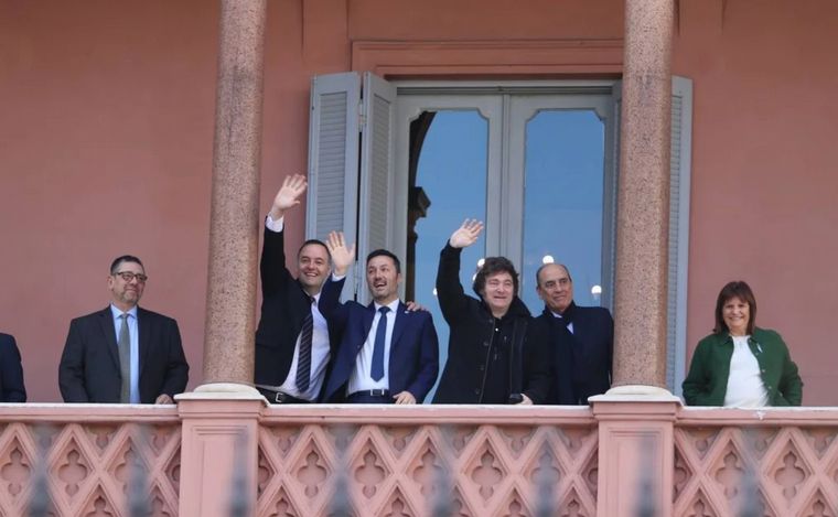 FOTO: Milei y su gabinete en Casa Rosada.