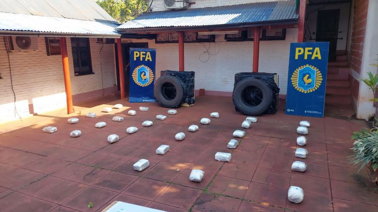 FOTO: Secuestran más de 650 kilos de marihuana que era enviada en encomiendas. (PFA)