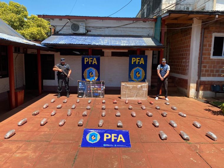 FOTO: Secuestran más de 650 kilos de marihuana que era enviada en encomiendas. (PFA)