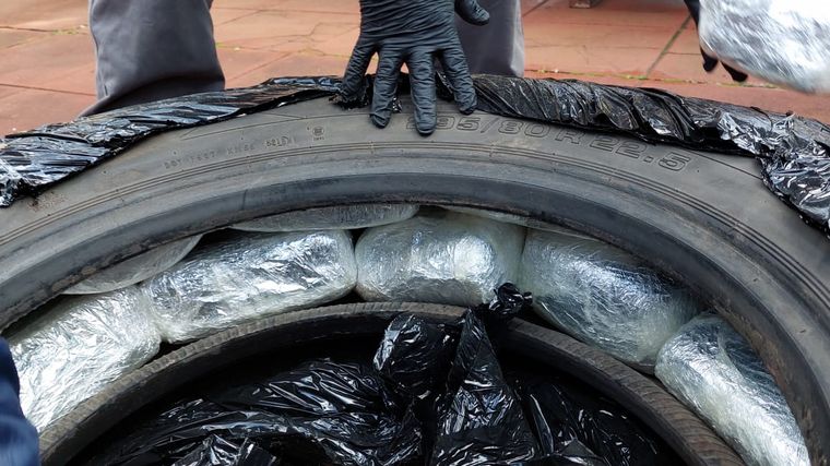 FOTO: Secuestran más de 650 kilos de marihuana que era enviada en encomiendas. (PFA)