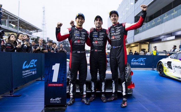 FOTO: Buemi, Hirakawa y Hartley festejan su victoria en Interlagos