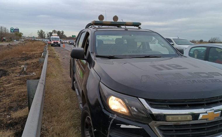 FOTO: Chocaron fuertemente dos autos en el comienzo de la autopista Rosario-Córdoba.