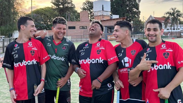 FOTO: Algunos de los integrantes de la Escuela de Hockey Inclusiva del Córdoba Athletic