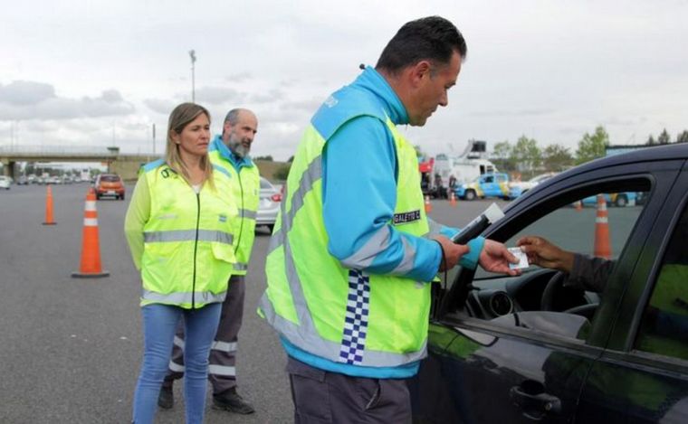 FOTO: Tucumán: Ordenan renovarle el carnet de conducir a un hombre con 33 multas impagas.