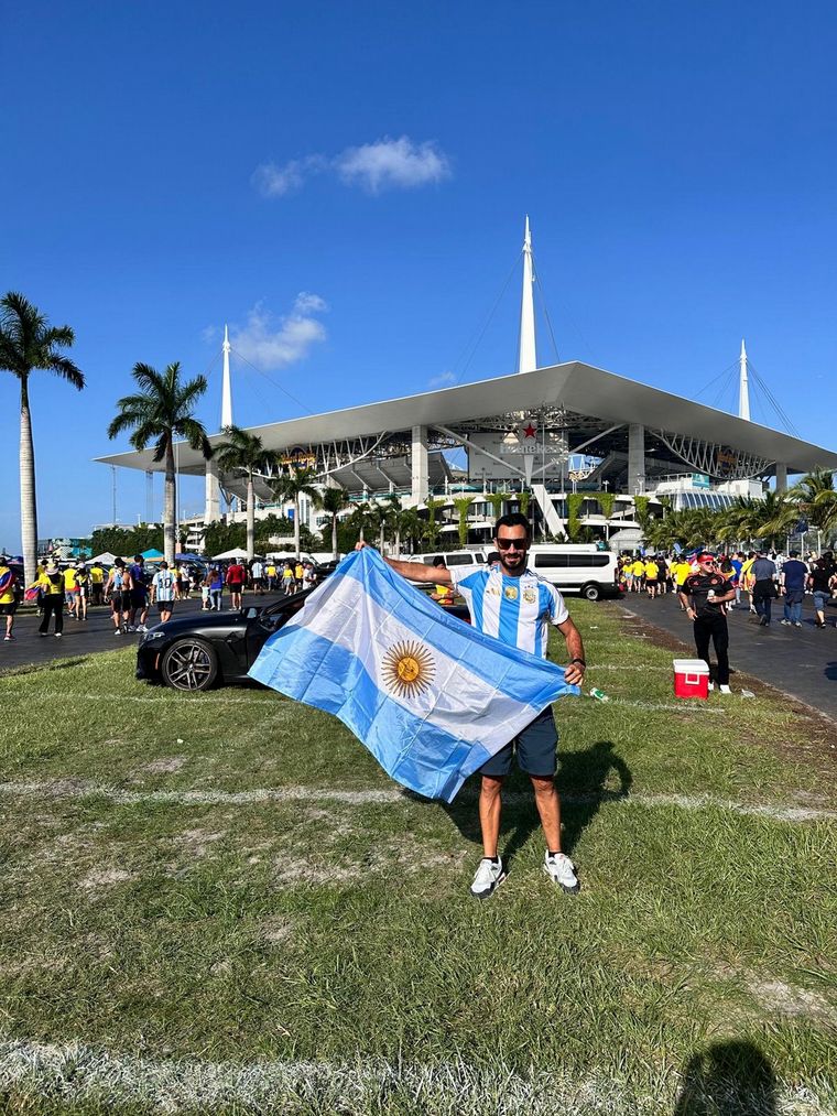 FOTO: Un cordobés y la triste experiencia  de no poder ingresar a la Final de la Copa