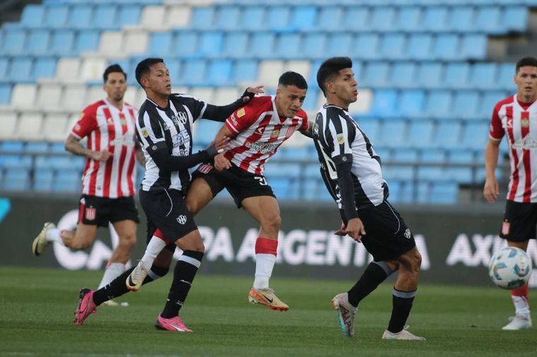 FOTO: El campeón dijo adiós: Central Córdoba eliminó a Estudiantes de la Plata