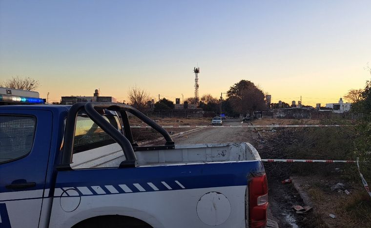 FOTO: Hallaron muerta en su auto a una joven en Córdoba. (Foto: Federico Borello/Cadena 3)