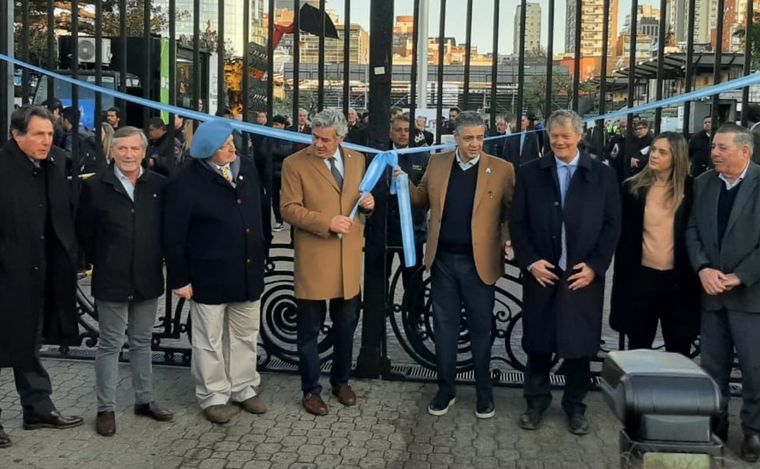 FOTO: Nicolás Pino, presente en el corte de cintas. 