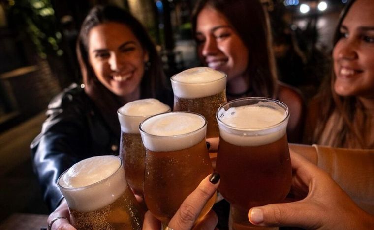 FOTO: Crecen las reservas en bares y restaurantes en Córdoba por el Día del Amigo.