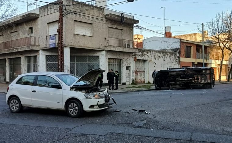 FOTO: Fuerte impacto a alta velocidad en Urquiza y Alsina: 