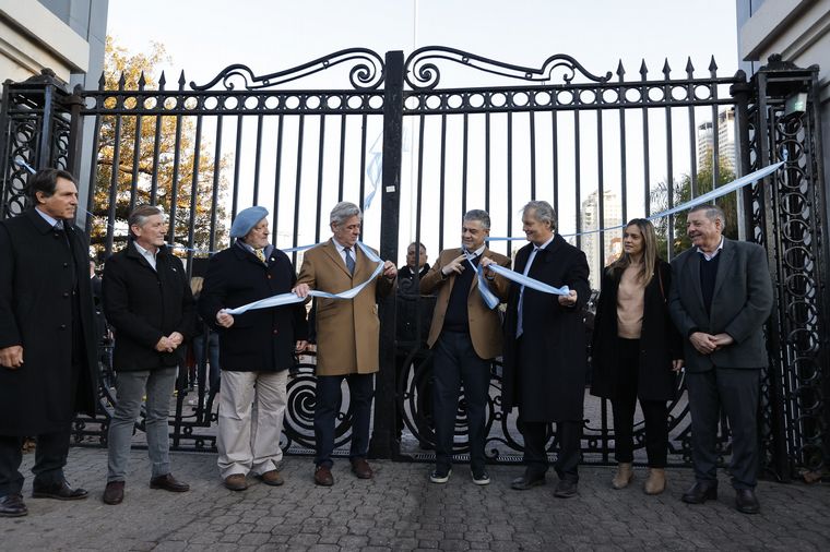 FOTO: Autoridades presentes en el corte de cintas de apertura de la muestra