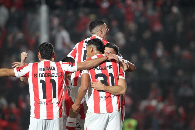 FOTO: Instituto fue puro fútbol