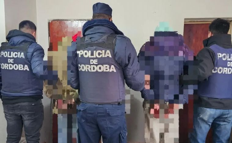 FOTO: Tres detenidos por el incendio en el Cerro Champaquí. (Foto: Policía Córdoba)