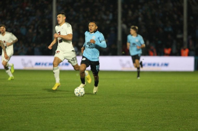 FOTO: Belgrano le ganó a Riestra en Alberdi. (Foto: Daniel Cáceres/C3)