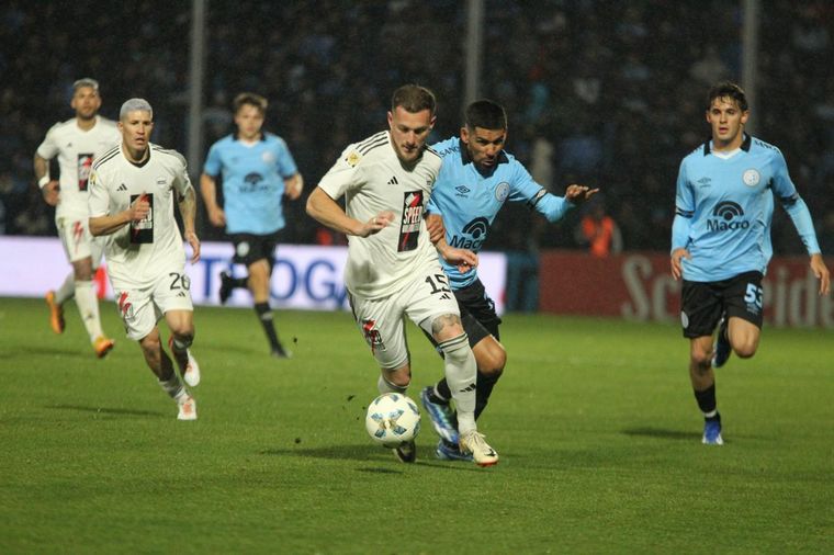 FOTO: Belgrano le ganó a Riestra en Alberdi. (Foto: Daniel Cáceres/C3)