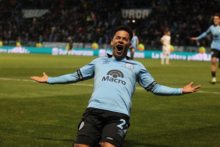 FOTO: "Uvita" Fernández festeja su primer tanto con la camiseta de Belgrano. (Foto:C3)