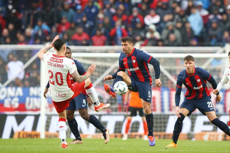 FOTO: San Lorenzo y Huracán se enfrentan en un nuevo clásico. (Foto: CASLA)