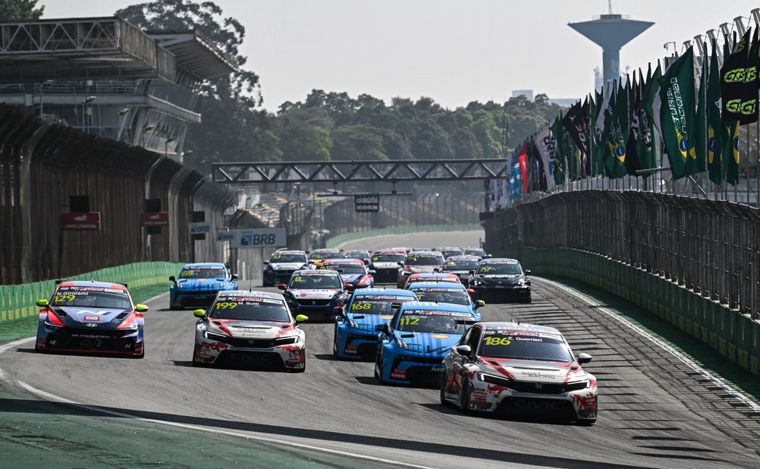 FOTO: Gran victoria de Guerrieri en el TCR World Tour de Interlagos