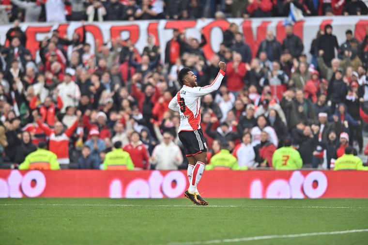 FOTO: Miguel Borja festeja uno de sus dos tantos ante Lanús. (Foto: CARP)