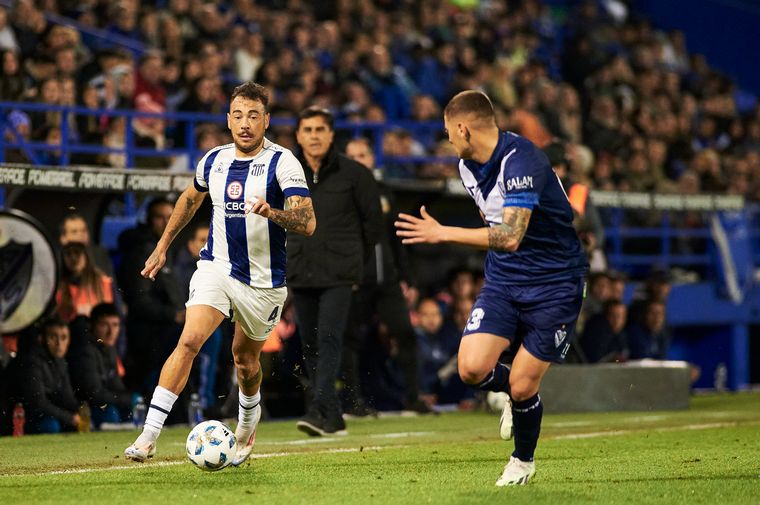 FOTO: Talleres visita a Vélez en Liniers. (Foto: Prensa CAT)