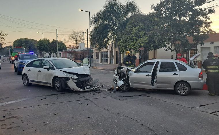 FOTO: El choque ocurrió en calle Avellaneda. (Foto: Federico Borello/Cadena 3)