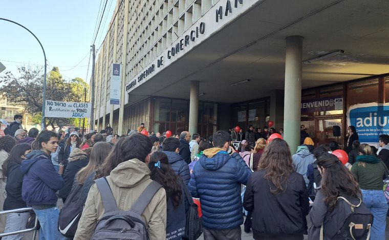 FOTO: Sin clases en el Colegio Universitario Manuel Belgrano. (Federico Borello/Cadena 3)