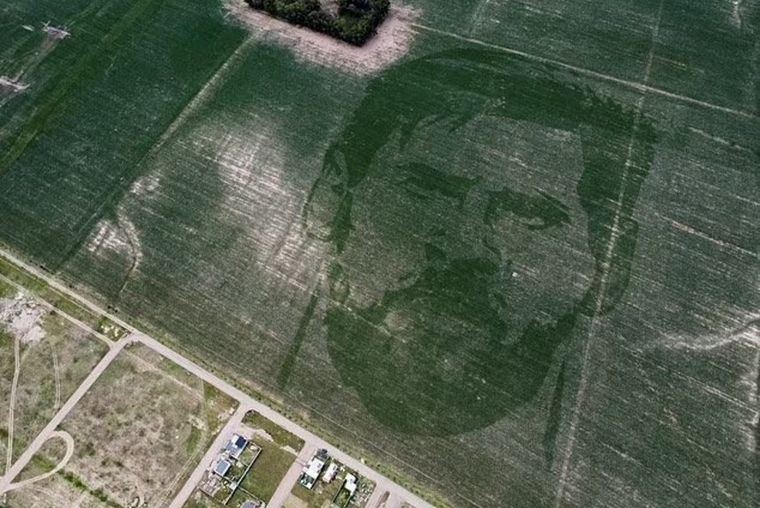 FOTO: Un ingeniero agrónomo siembra la cara de Messi en campos argentinos (FOTO: gentileza)