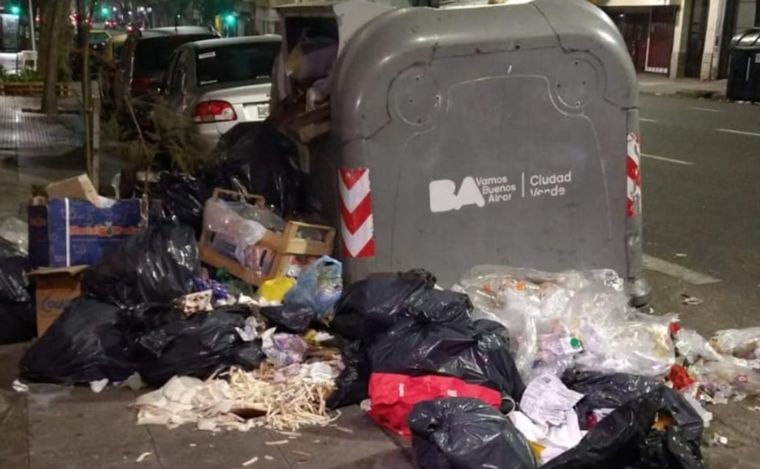 FOTO: Basura en las calles porteñas.