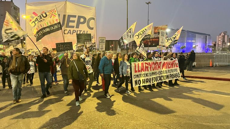 FOTO: El gremio docente se manifestó en las calles de Córdoba.