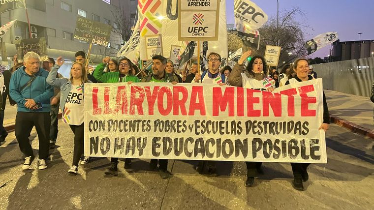 FOTO: El gremio docente se manifestó en las calles de Córdoba.