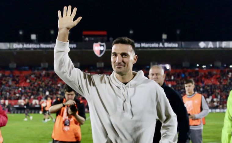 FOTO: Scaloni, homenajeado en el Coloso del Parque: 