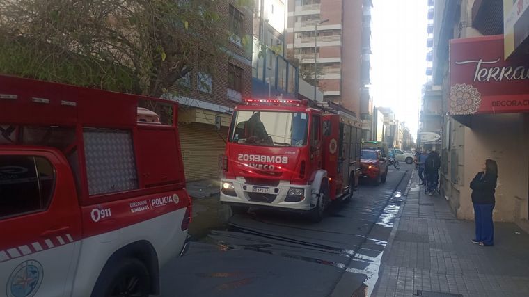 FOTO: Susto en Córdoba por incendio en un departamento: 20 autoevacuados