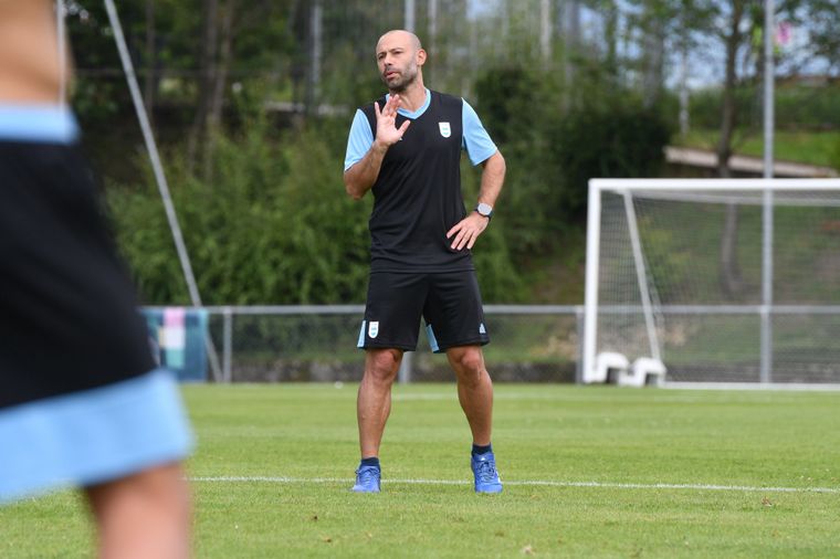 FOTO: Mascherano en el entrenamiento donde luego sufrieron el robo. (Foto: AFA)