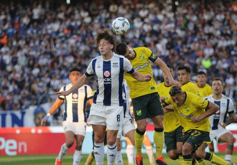 FOTO: Talleres y Defensa y Justicia igualaron en el Kempes.